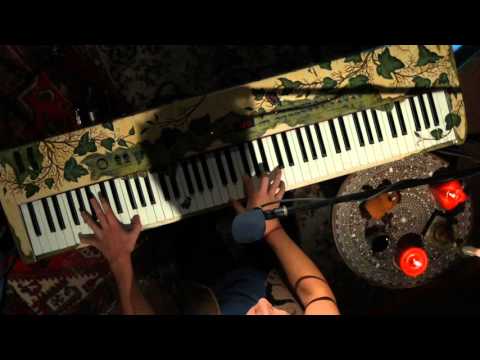 Видео: Pianoбой - "Ведьма" (LIVE из штаба VK)