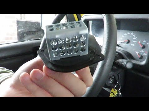 Видео: Jeep Wrangler 2001 Замена резистора электродвигателя вентилятора