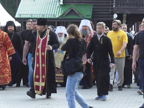 Видео: Крестный ход. Ганина Яма. Монастырь в честь Святых Царственных Страстотерпцев.