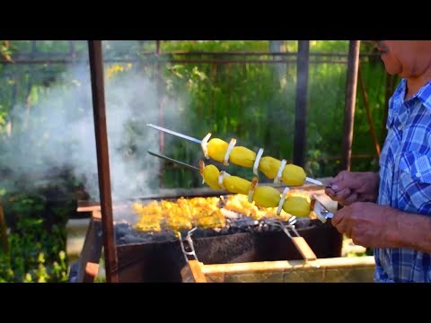 Видео: Наконец-то пришло время для дачных рецептов! Картошечка с салом на углях. Мамины рецепты