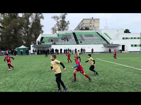 Видео: Першість Києва (1 тайм) Локомотив-4 - ДЮФК Вулкан  (3-4)
