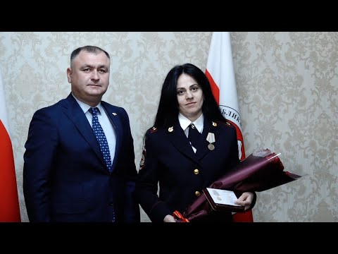 Видео: Президент Алан Гаглоев поздравил сотрудников правоохранительных органов Южной Осетии с Днем Милиции