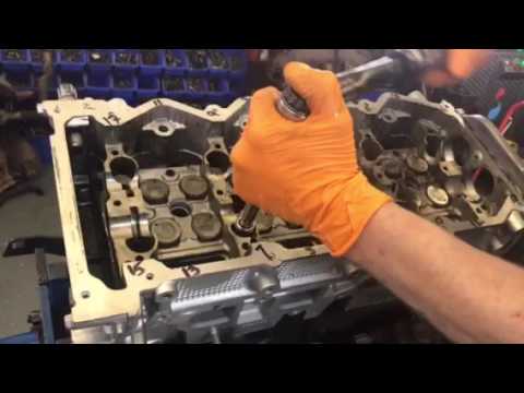 Видео: Как затянуть и установить головку блока цилиндров Nissan YD25