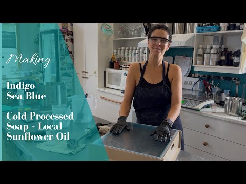 Видео: Изготовление мыла цвета индиго методом холодной обработки