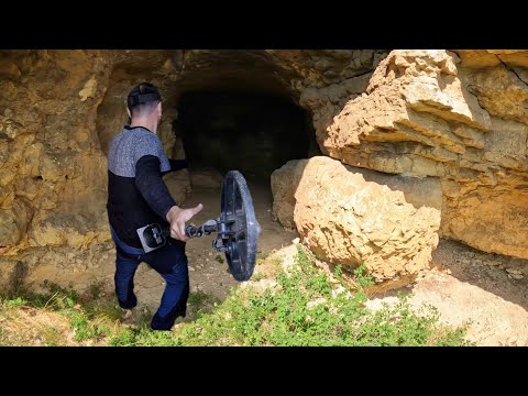 Видео: Я попал в ловушку, но нашел большое сокровище!!!