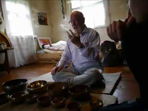 Видео: Василий Ленский. Поющие чаши. Многополярность. Тибетские чаши. Хутор Чара