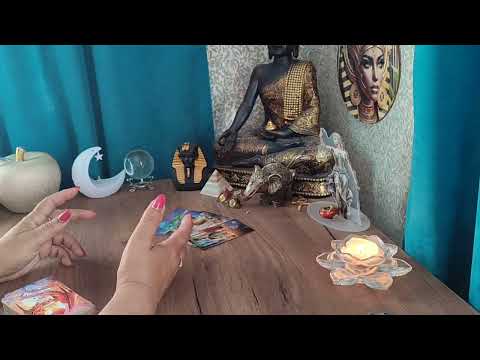 Видео: 🙀Какво разказва за вас ⁉️ На кого👀Таро четене💖