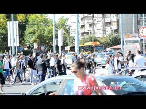 Видео: Шествие на агитката на Локомотив (Пловдив) преди дербито с Ботев, 14 септември 2013 г.