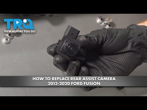 Видео: Как заменить камеру заднего вида на Ford Fusion 2013–2020 годов