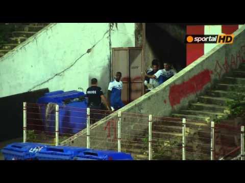 Видео: Ултрасите на ЦСКА нахлуха на терена и подгониха играчите на Ашдод