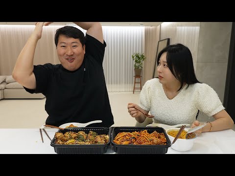 Видео: Эта курица такая вкусная, давайте съедим еще одну.