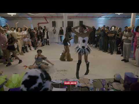 Видео: Новое выступление на балу Spooky Kiki (4k)