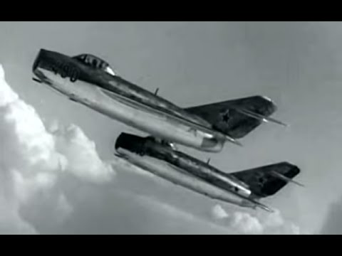 Видео: День воздушного флота СССР. Авиапарад в Москве (1952)