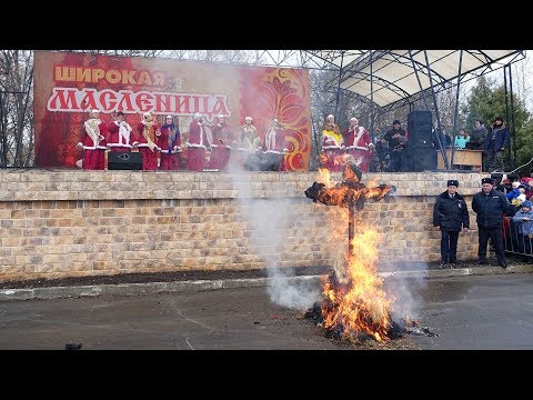 Видео: В Клинцах на Масленицу сожгли чучело Зимы (фрагмент мероприятия - живое видео с камеры).