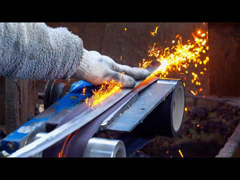 Видео: Процесс изготовления катаны ручной ковки с выгравированным на ней драконом. Корейский мастер меча.