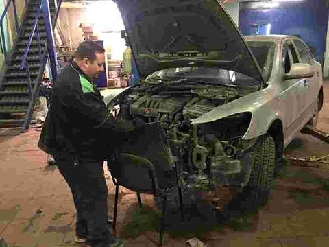 Видео: ШКОДА ОКТАВИЯ. Меняем радиатор кондиционера.