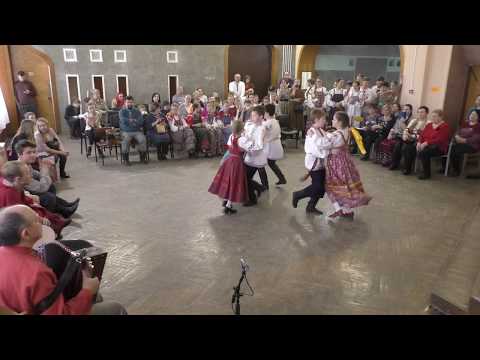 Видео: Фольклорный ансамбль «Околица». Бытовые танцы Смоленской области.