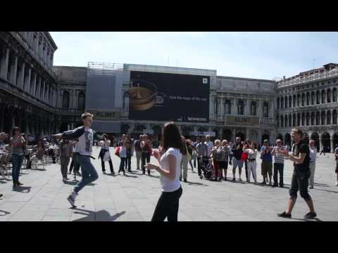 Видео: Russian Kazachok in Venice. Казачок в Венеции. Mikhail Pavlov - autor