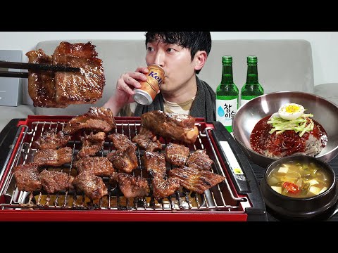 Видео: Вкусные свиные ребрышки и холодная лапша! MUKBANG REALSOUND ASMR EATINGSHOW