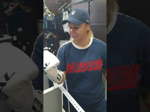 Видео: Светлана Андреева тестит перчатки NBNL, Rival и Grant🥊