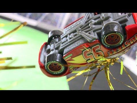 Видео: [Остановить движение] Disney Pixar Cars 3: Сбой McQueen