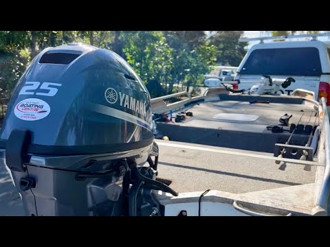 Видео: НОВЫЙ Yamaha F25 — четырехтактный подвесной мотор (2022) Он потрясающий!