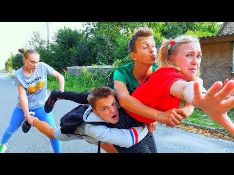 Видео: НАПАЛИ на АЛИСУ!! Капа СПАСАЕТ ПОДРУГУ!!