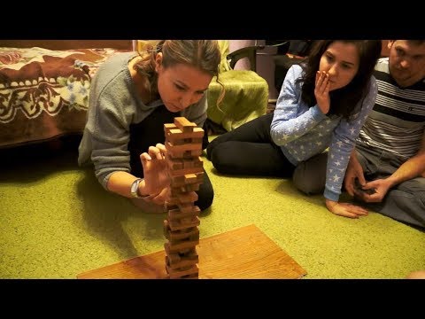Видео: Как играть в игру дженга - с друзьями!