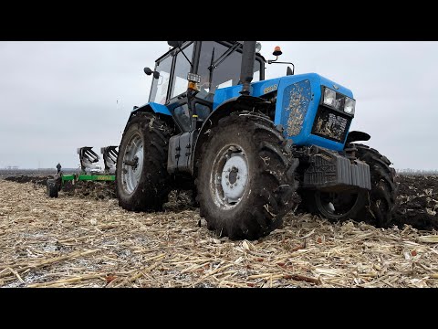 Видео: ❌Оранка кукурудзи зимою в -5❗️мтз 1221 стогне але землю рве