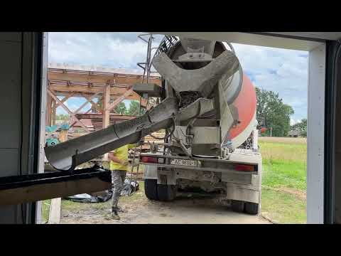 Видео: Заливка бетонного пола в цеху и помидоры
