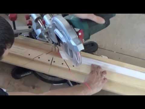 Видео: Как правильно отрезать потолочный плинтус плинтус.Стусло для торцевой пилы