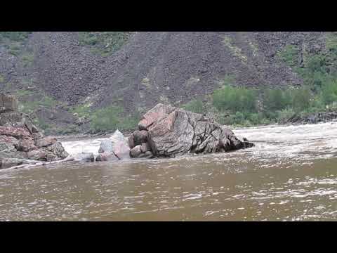 Видео: Парамский порог на реке Витим. Крутой не пускает. 1часть