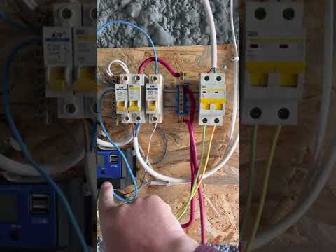 Видео: СЭС. Как правильно подключить солнечный контроллер зарядки. 30A Solar charge controller