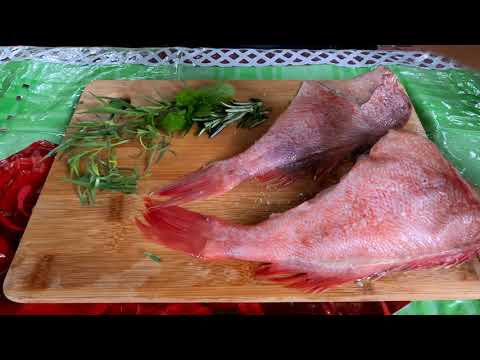 Видео: Морской окунь на мангале. Sea bass on the grill.