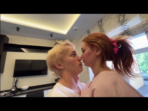 Видео: Даня Милохин и Катюша готовят карбонару, позвали подписчиков домой пробовать | Стрим от 22.08.2022