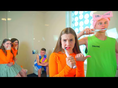 Видео: ПЕРВОЕ УТРО ДИАНЫ И БАСКЕТБОЛИСТА!!! СБОРЫ В ШКОЛУ