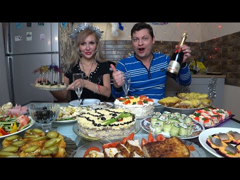 Видео: МУКБАНГ 😋 Пробуем БЛЮДА НОВОГОДНЕГО СТОЛА за 2500 рублей 🎄🎅