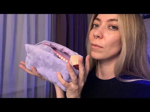 Видео: АСМР разбираю косметичку и болтаю / близкий шепот ✨