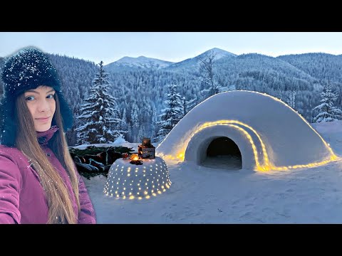 Видео: Построила Снежный Иглу в горах, Ночевка в зимнем укрытии | Бушкрафт Эскимосов)