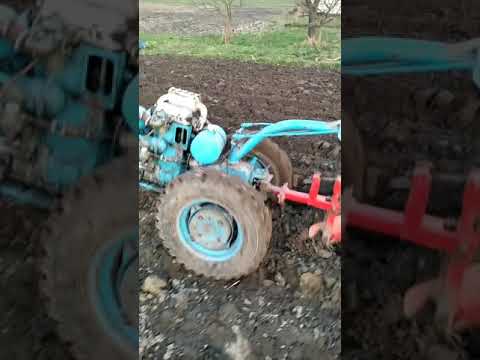 Видео: Пашем мотоблоком мтз 12 уд 25