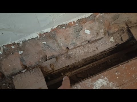 Видео: Вскрыл пол а там?!?Плюсы и минусы первого этажа.