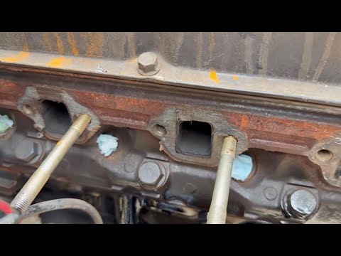 Видео: Как снять прочную прокладку выпускного коллектора с лодочного двигателя!