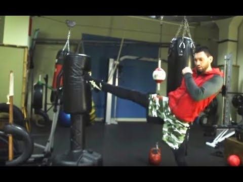 Видео: Как бить фронт кик ( Прямой удар ногой - front kick)