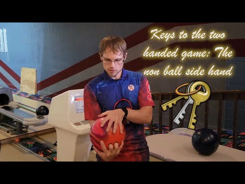 Видео: Техника игры в боулинг двумя руками: Боковая рука без мяча