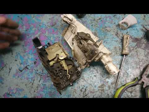 Видео: Ремонт водительского замка Пежо 407.