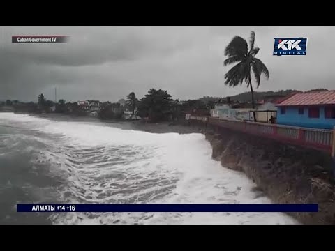 Видео: На обесточенную Кубу обрушился ураган