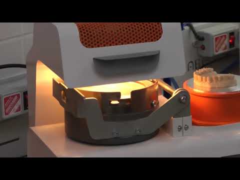 Видео: ТЕРМОФОРМЕР 1.1 ПНЕВМО для изготовления давлением одно- и многослойных кап