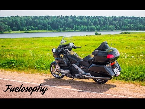 Видео: Тест-драйв Honda Gold Wing GL1800 40th Anniversary - Крылатое золото