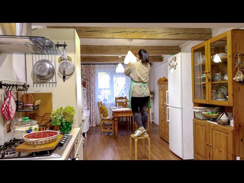 Видео: Простая Сельская жизнь в теплом и уютном доме. Консервация , кулинария и шитье