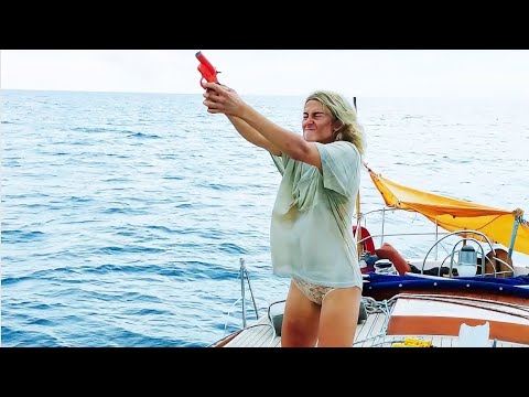 Видео: Әйел 40күн бойы Тынық Мұхит ортасында ас сусыз қап кетті... Киношолу